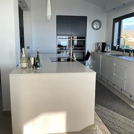 Villa Paradise *